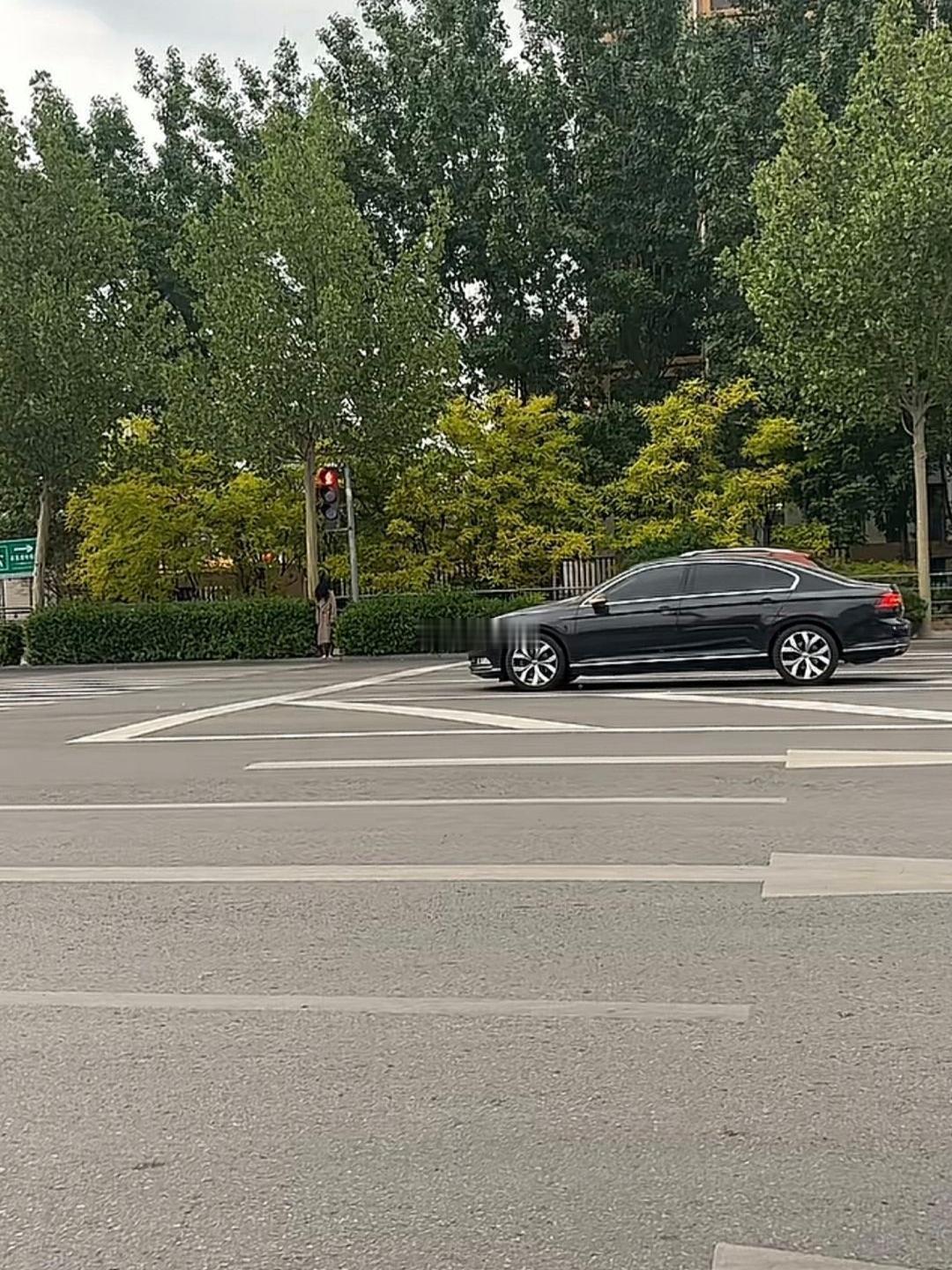 站半天了在这 太吓人了 