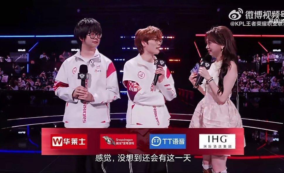 每次想到张宇飞和小鸡可以和杨帆叔叔畅聊和今屿哥的巅峰往事就觉得很割裂 