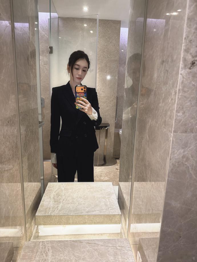 李小冉好久没说台词了李小冉讲台词紧张到出汗，姐姐终于进组了吗李小冉讲台词紧张到出