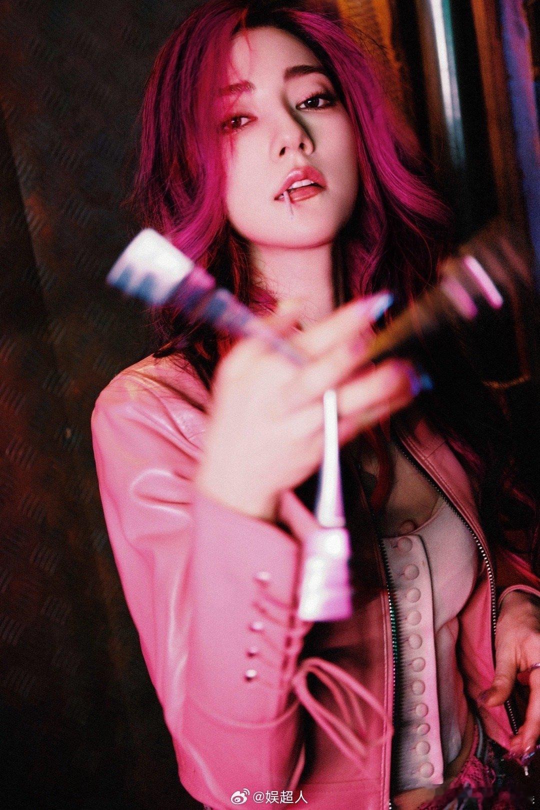 #娜然在内娱闯出妩魅系赛道#娜然精致的五官，让我们根本都挪不开自己的视线了，就是