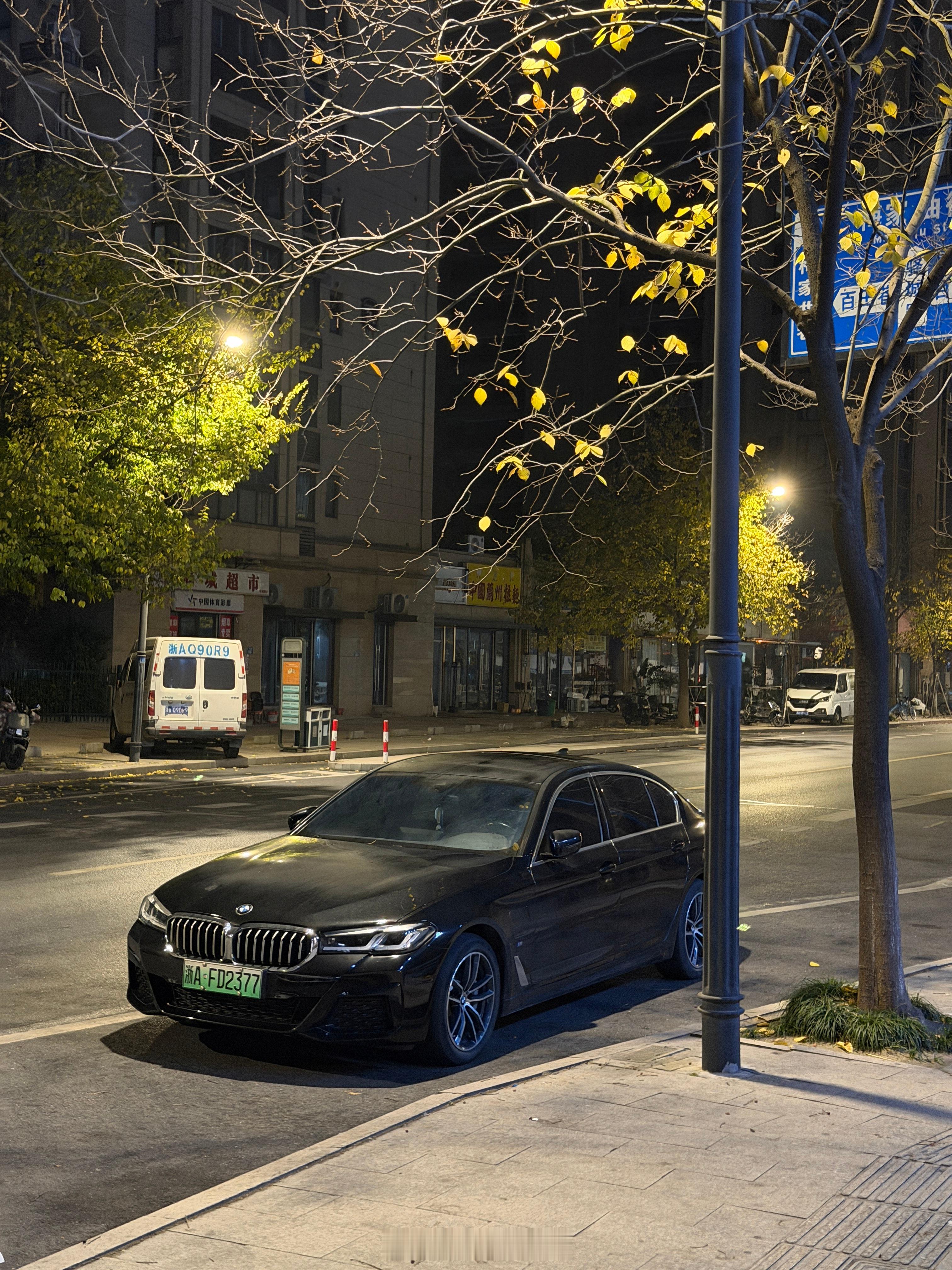 这一代的5系真是太帅了 