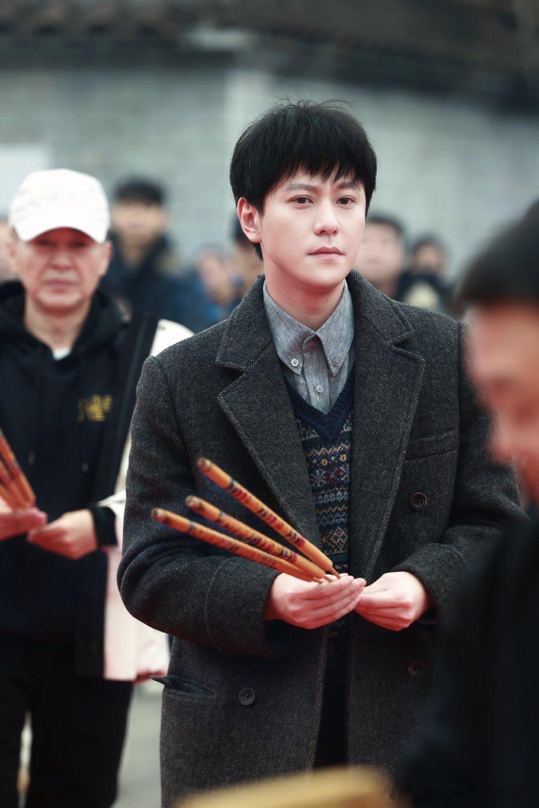 秦俊杰万茜朱雀堂开机路透  《朱雀堂》能不能边拍拍放呀！真的太等不及要看新剧了！