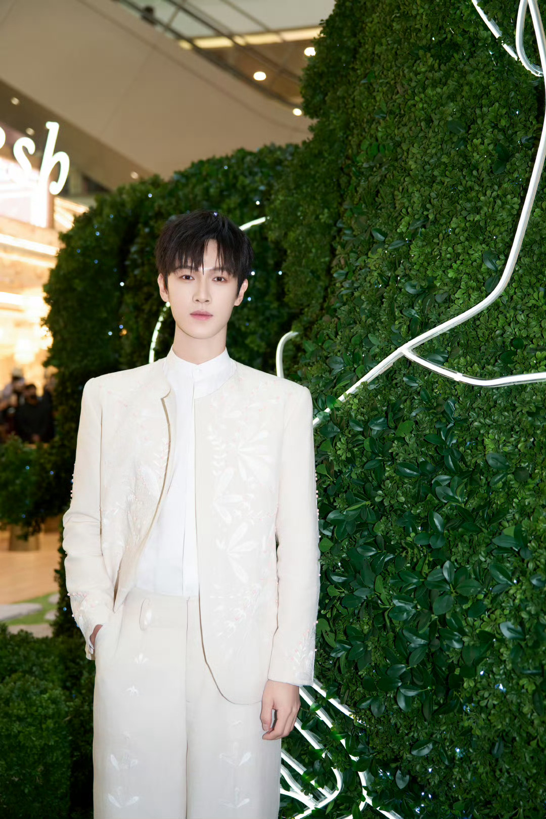 李昀锐新商务Tiffany品牌大使2月宣 