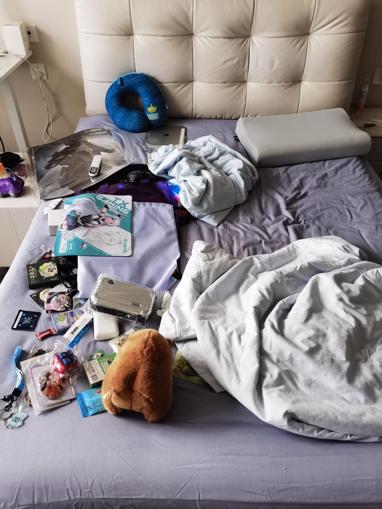 你们敢信？这是我27岁儿子的床，第二张照片是周一去上海时带回来的东西，就这样完全