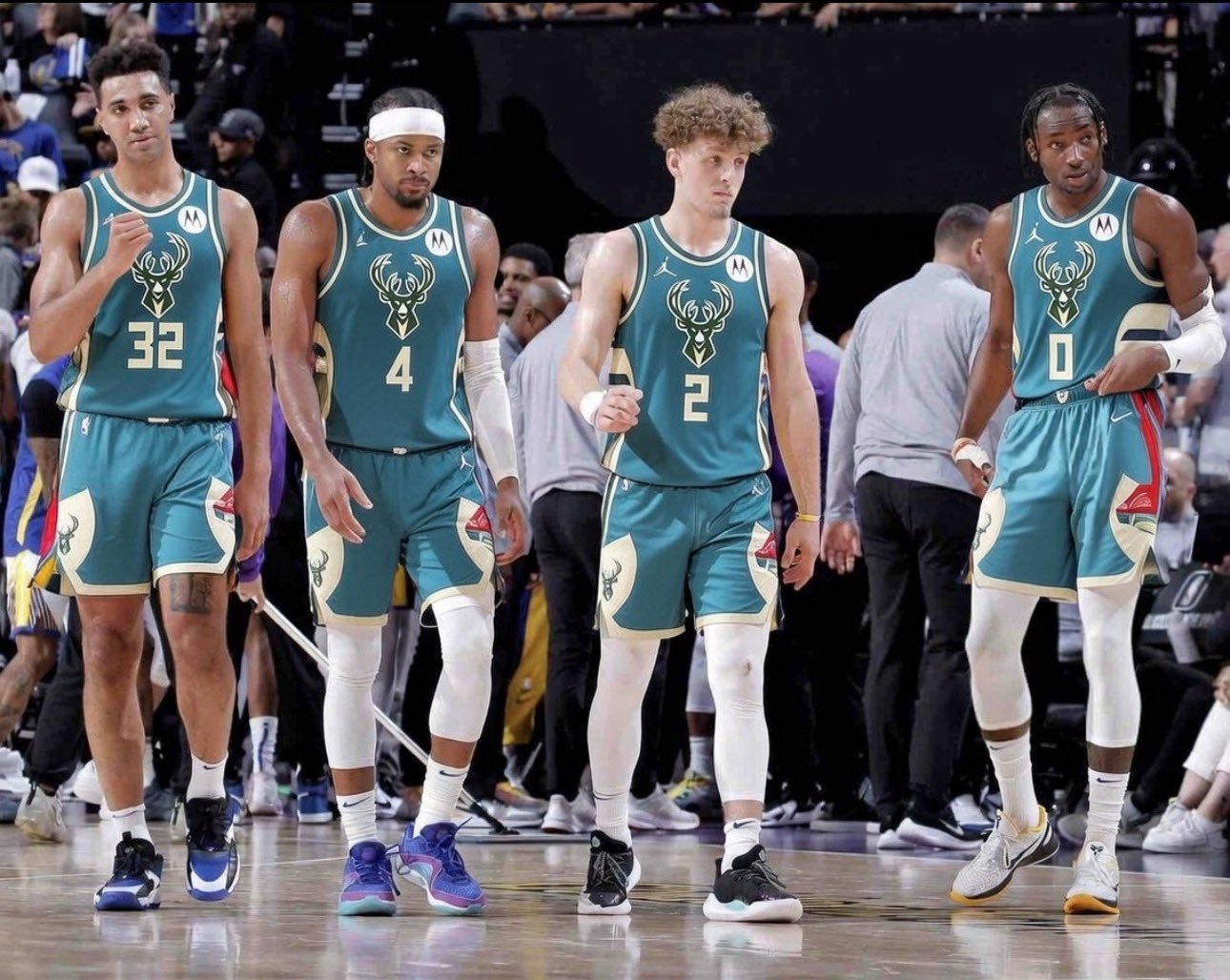 勇士准备梭哈字母哥 为了字母哥准备All in了？勇记Slater表示，邓利维已