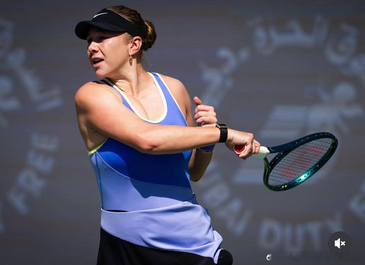 阿尼西莫娃！更新几张迪拜1000赛期间的照片！Amanda今晚对阵米拉·安德列娃