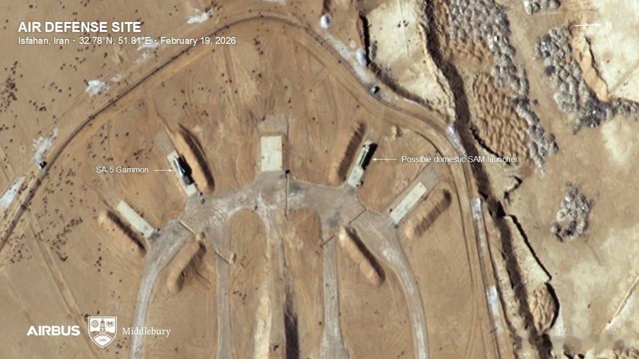 若美国对伊朗动武将发生什么 拍摄于19日的伊朗新部署防空系统阵地的卫星照片。一堆