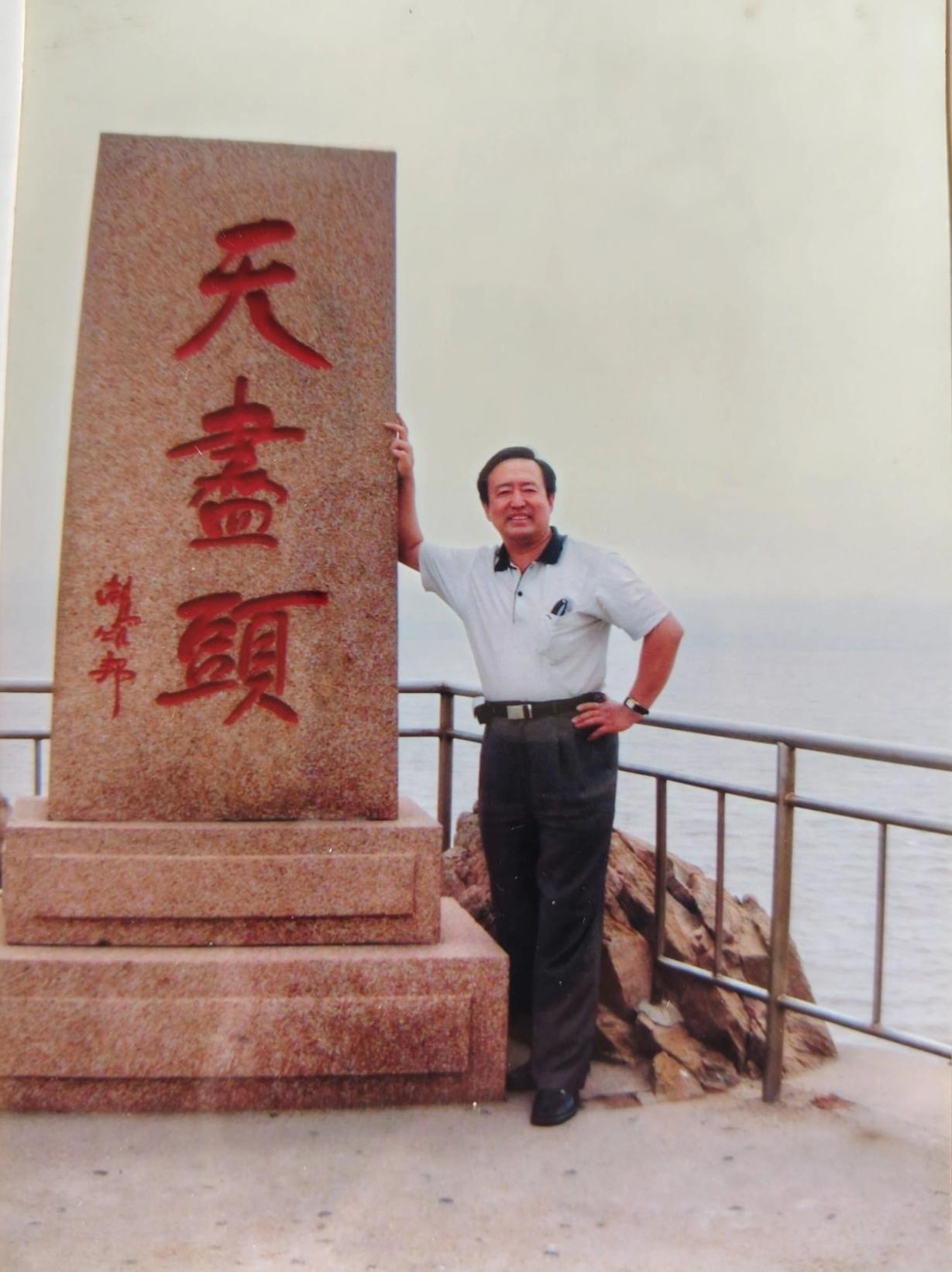 1987年，他在这个著名的景区留下一张照片！
四十年过去了，我再去时这个景区却已