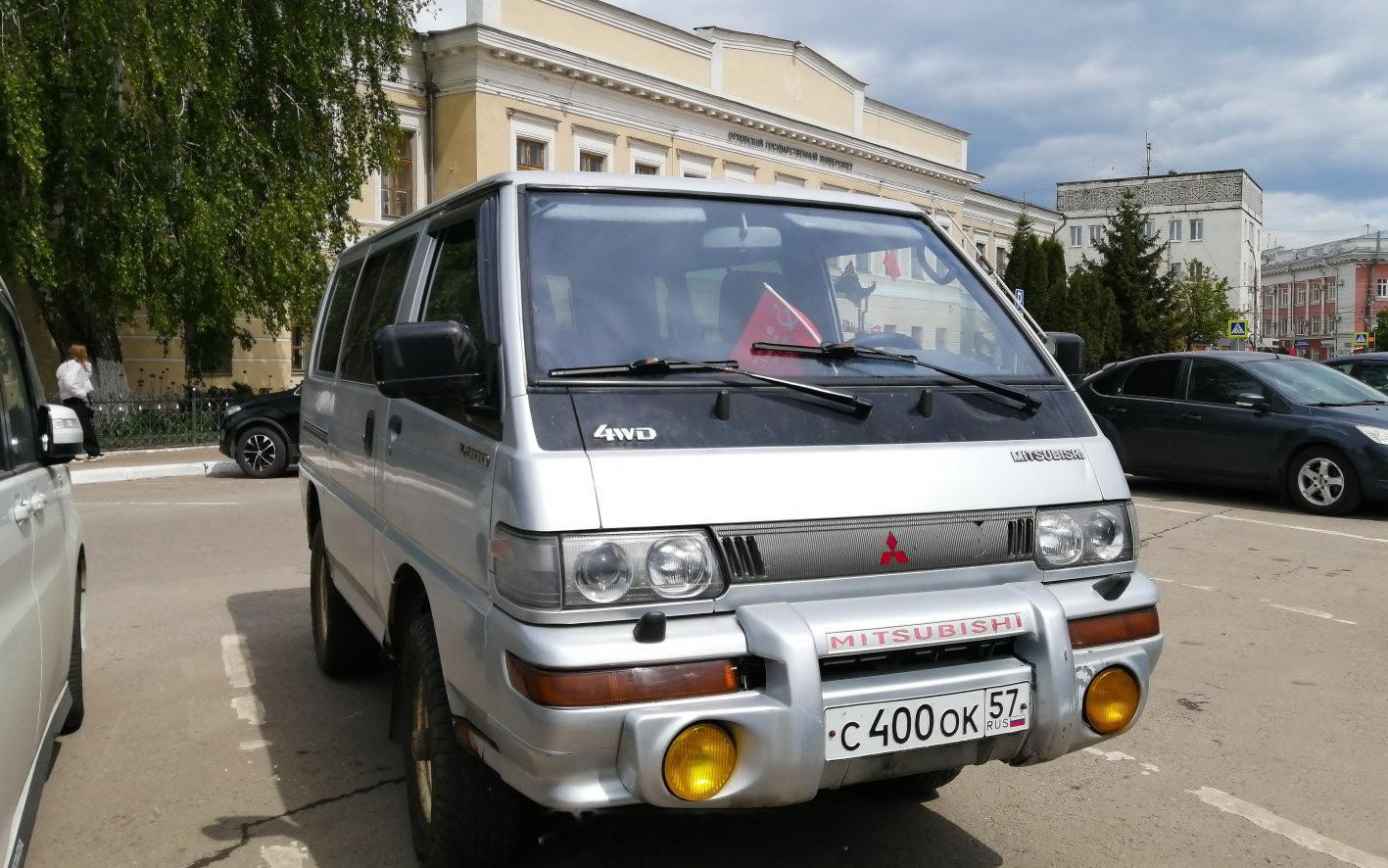 Mitsubishi L300 / Mercedes-Benz R-class 