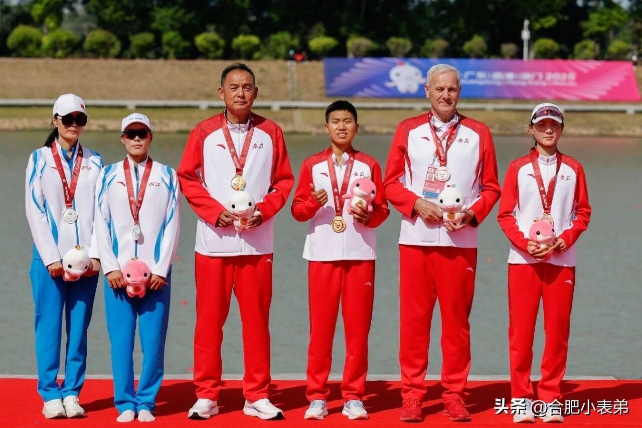 11月10日上午，广东国际划船中心传来炸裂捷报！🏆

第十五届全国运动会赛艇女