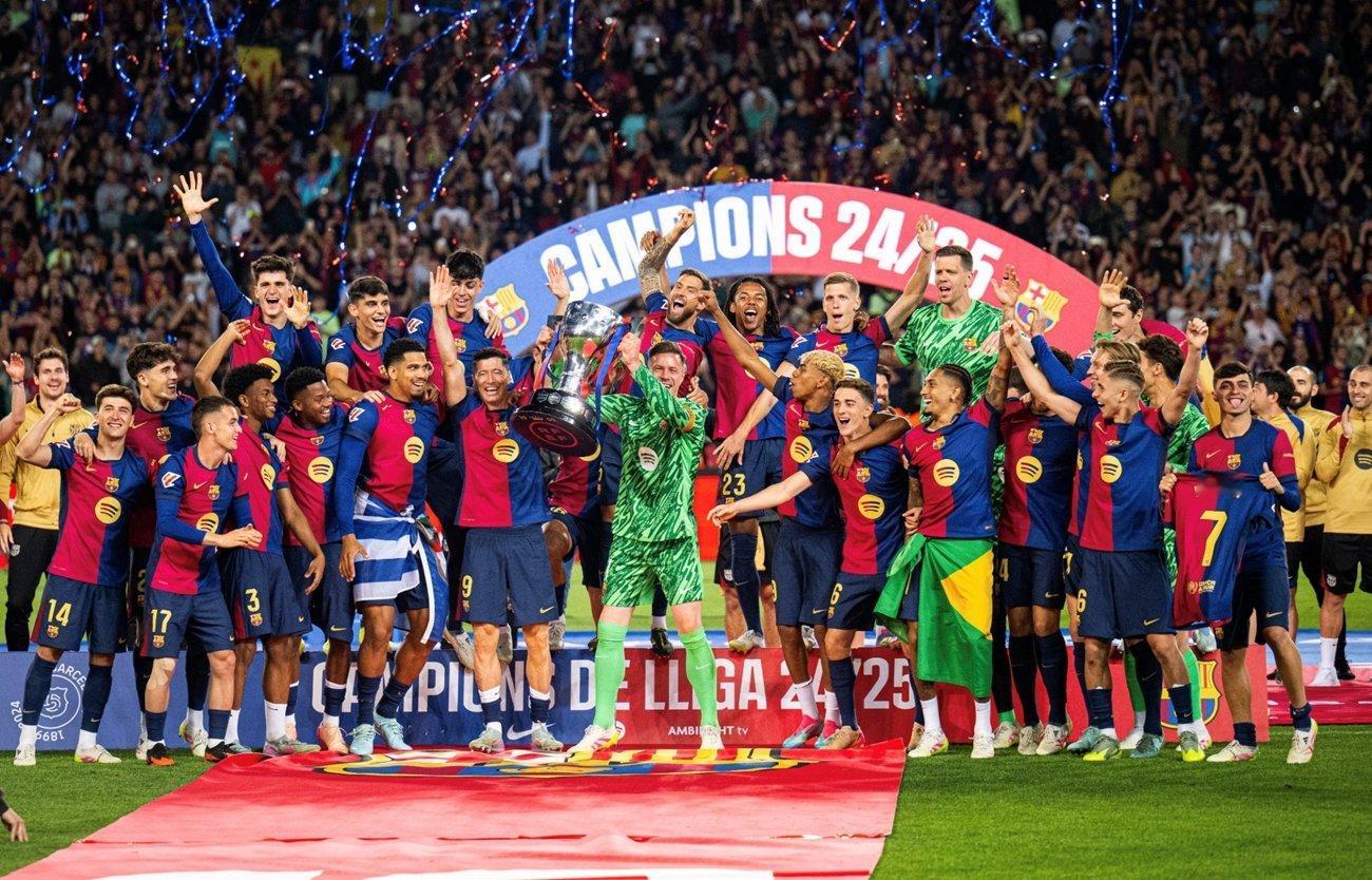 世体：冬窗开启前联赛领头羊能否确保巴塞罗那获得联赛冠军？ 历史上，巴塞罗那曾 2