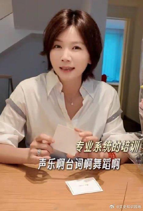 曹曦文曝女儿想当演员近日，演员曹曦文在社交平台分享了女儿欣欣的公益演出视频，视频