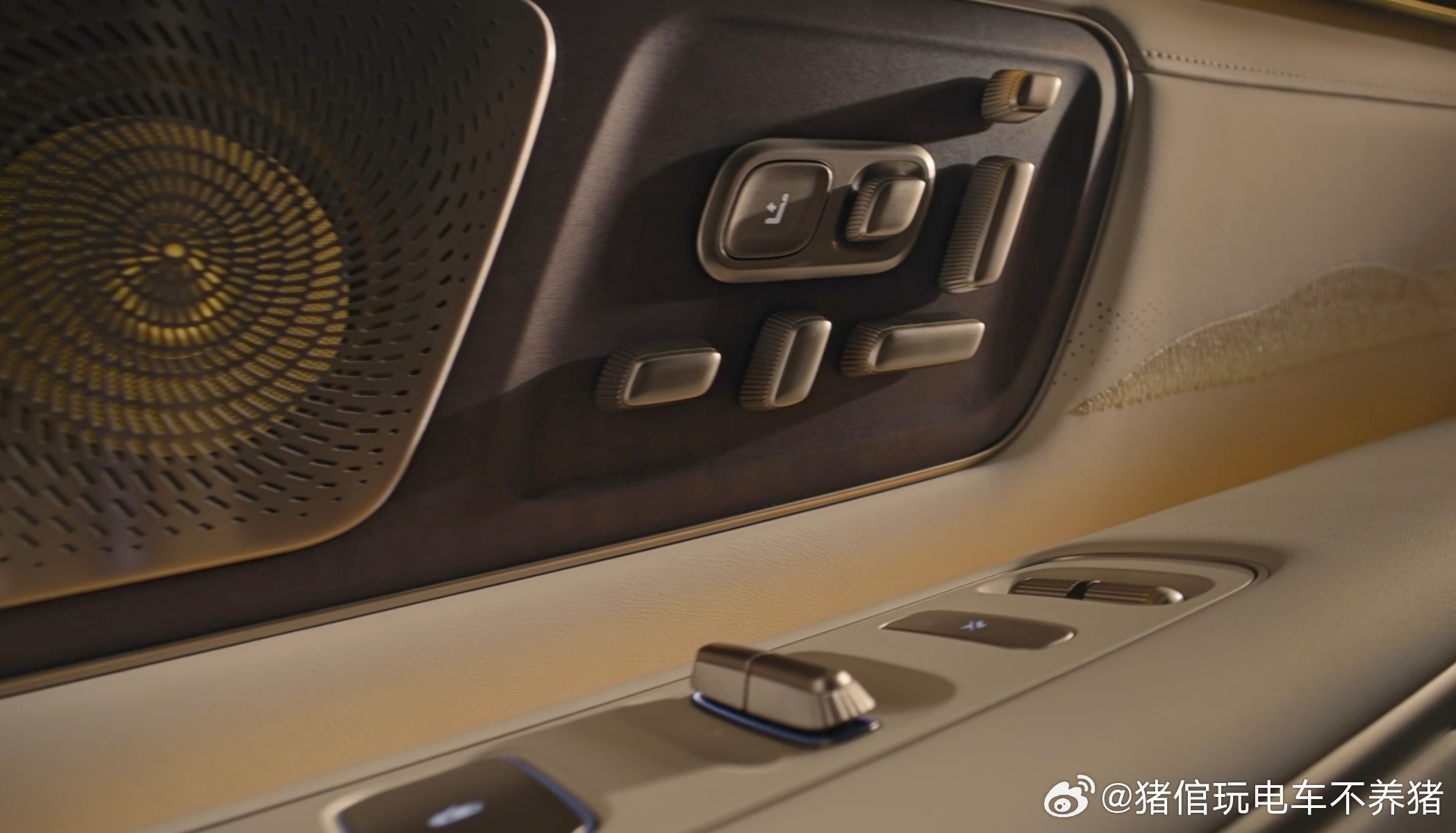 “尊”“贵”的ES9，蔚来十一年的体系创新集大成之作，他来了蔚来es9