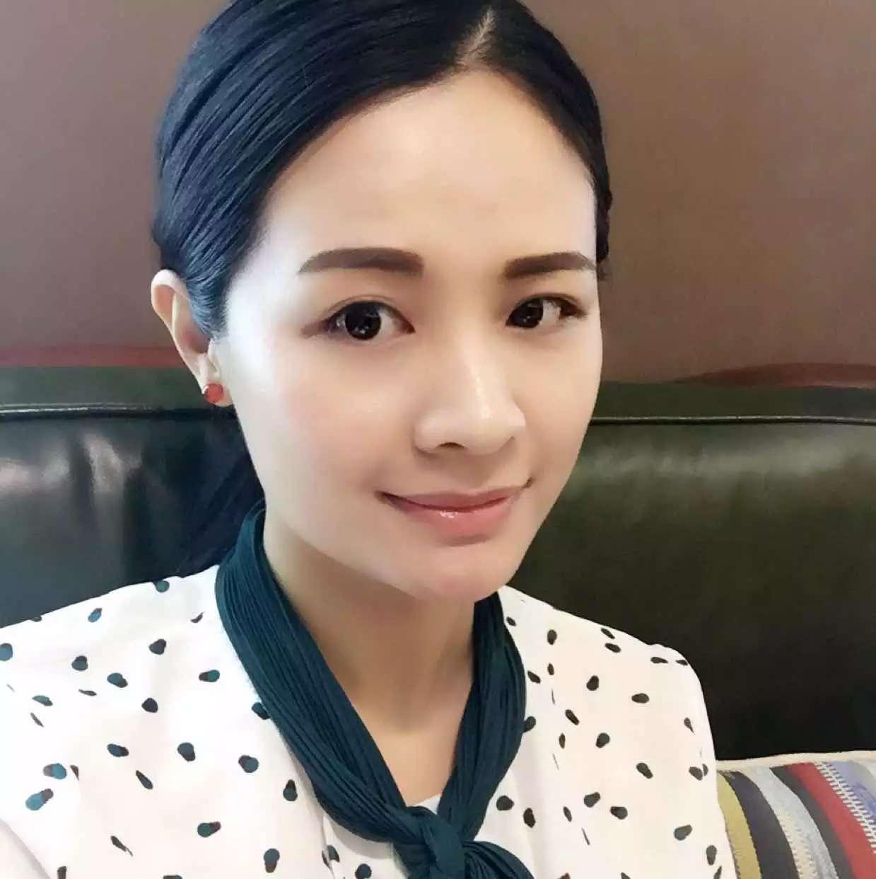 年轻的时候，曾经谈过几次恋爱，但都没有成功。无奈找了一个开了天眼的先生给算了一下