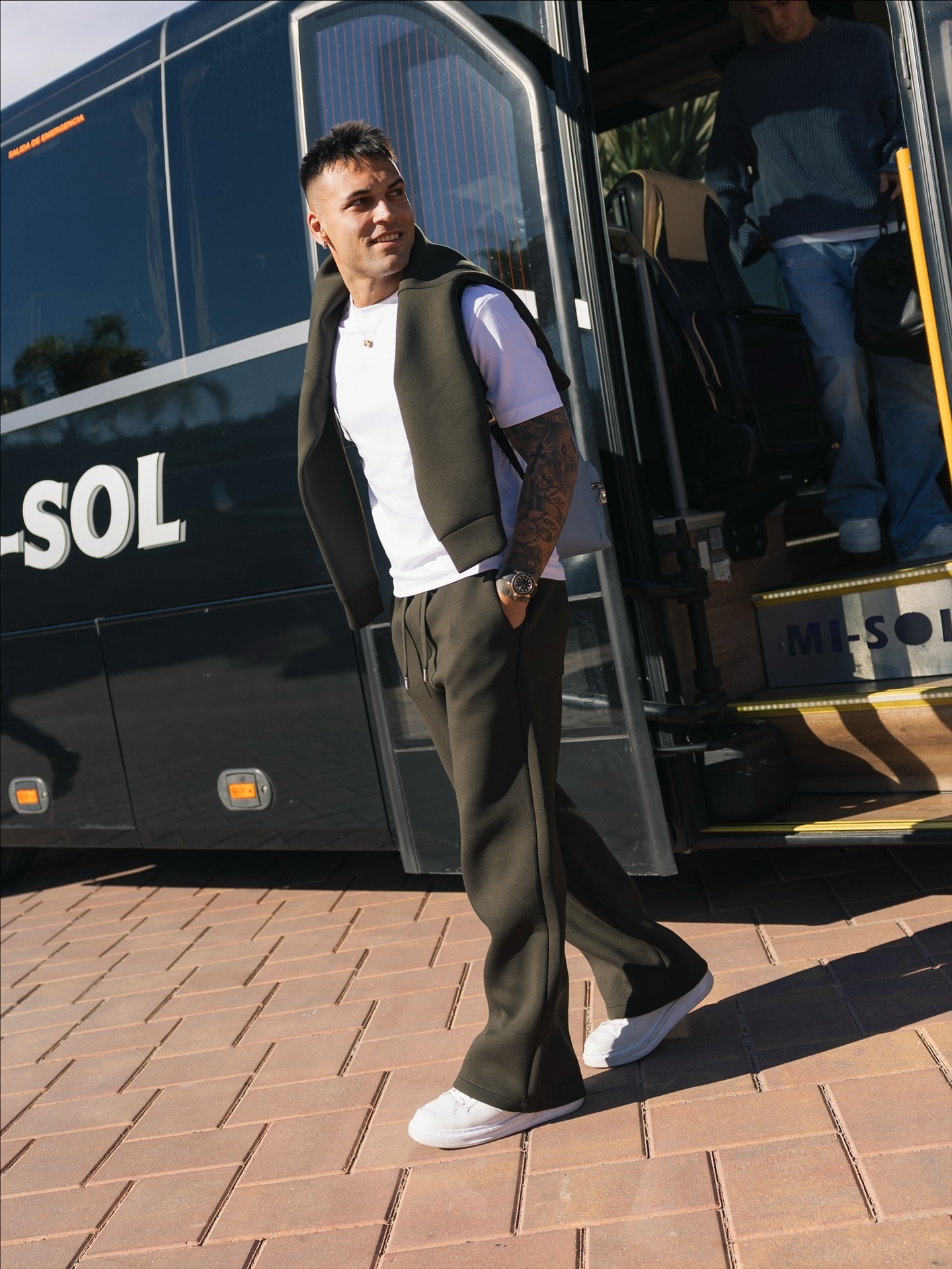 劳塔罗抵达阿根廷国家队训练地我罗帅帅的💙🖤🇦🇷劳塔罗阿根廷国际米兰 ​​