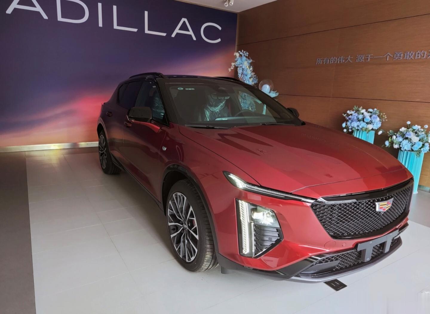 【都是新车，都是豪华品牌，这3款紧凑型SUV，你会把谁加入购物车呢？】1、凯迪拉