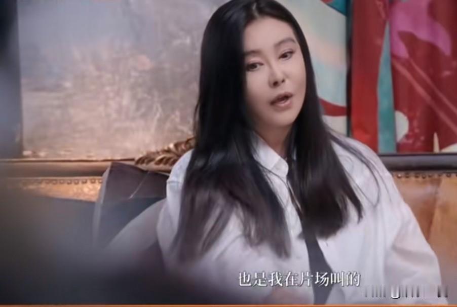 王祖贤说“叫张国荣哥哥是我在片场叫的。”李诞“对，我们听说了这个，现在大家都叫哥