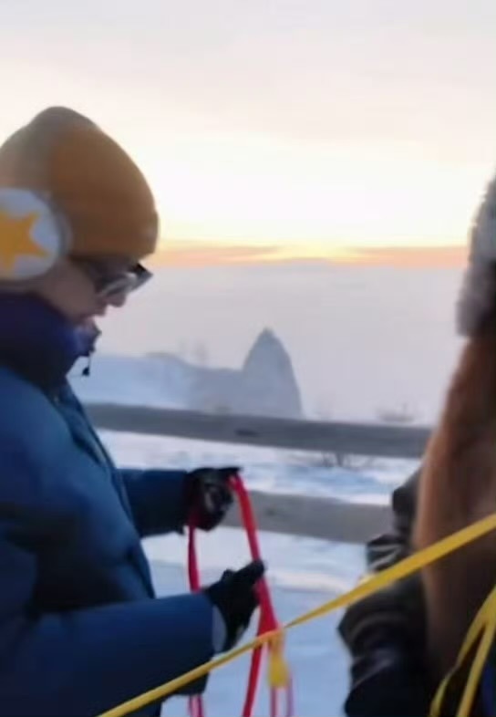 “爱是下意识的第一选择”你永远毫不犹豫首选红色，直白又热烈的爱我们全盘接住。浩翔