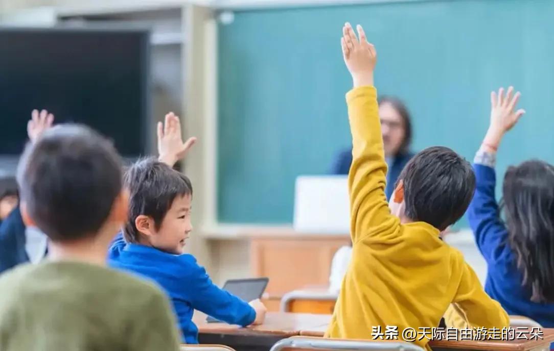 一天关停80所！2025年近3万所学校“消失”，幼师3年流失63万，人口冲击波终