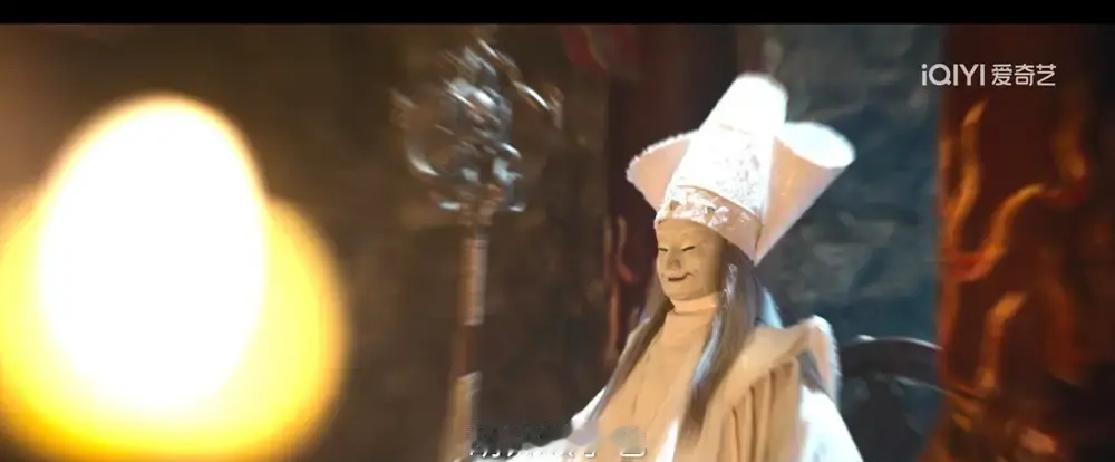 刺杀皇帝的，是个稻草人。
 
白帽子主尊端坐解忧店，万民朝拜。没人看见他身后的阴