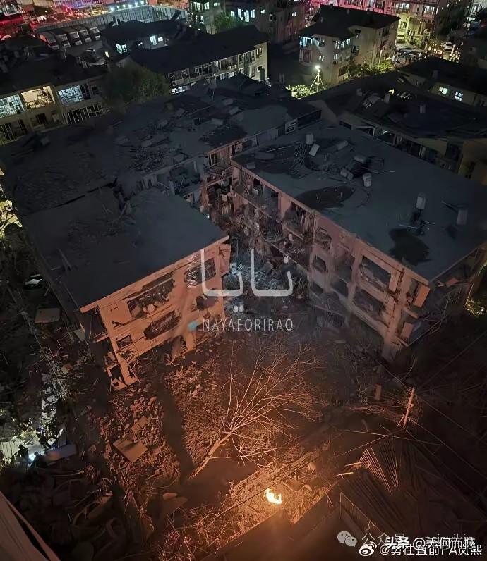 一枚导弹划破夜空，砸向以色列居民区，瞬间把温馨家园炸成断壁残垣。曾经吹嘘“铁穹无