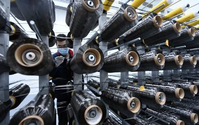 很多人没明白，中国T1200碳纤维突破后意义有多大？这么说吧？咱们战斗机、航天等