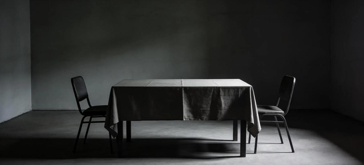 小区里模范妻子王姐离婚了，她里外操持家务、接送辅导孩子、把程序员老公照顾得滴水不