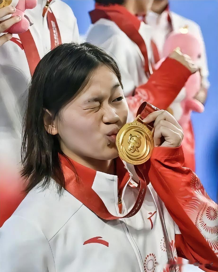 全红婵这调皮一吻 
让多少人感动流泪
我只想发自内心的说一句，你真棒

当大家都