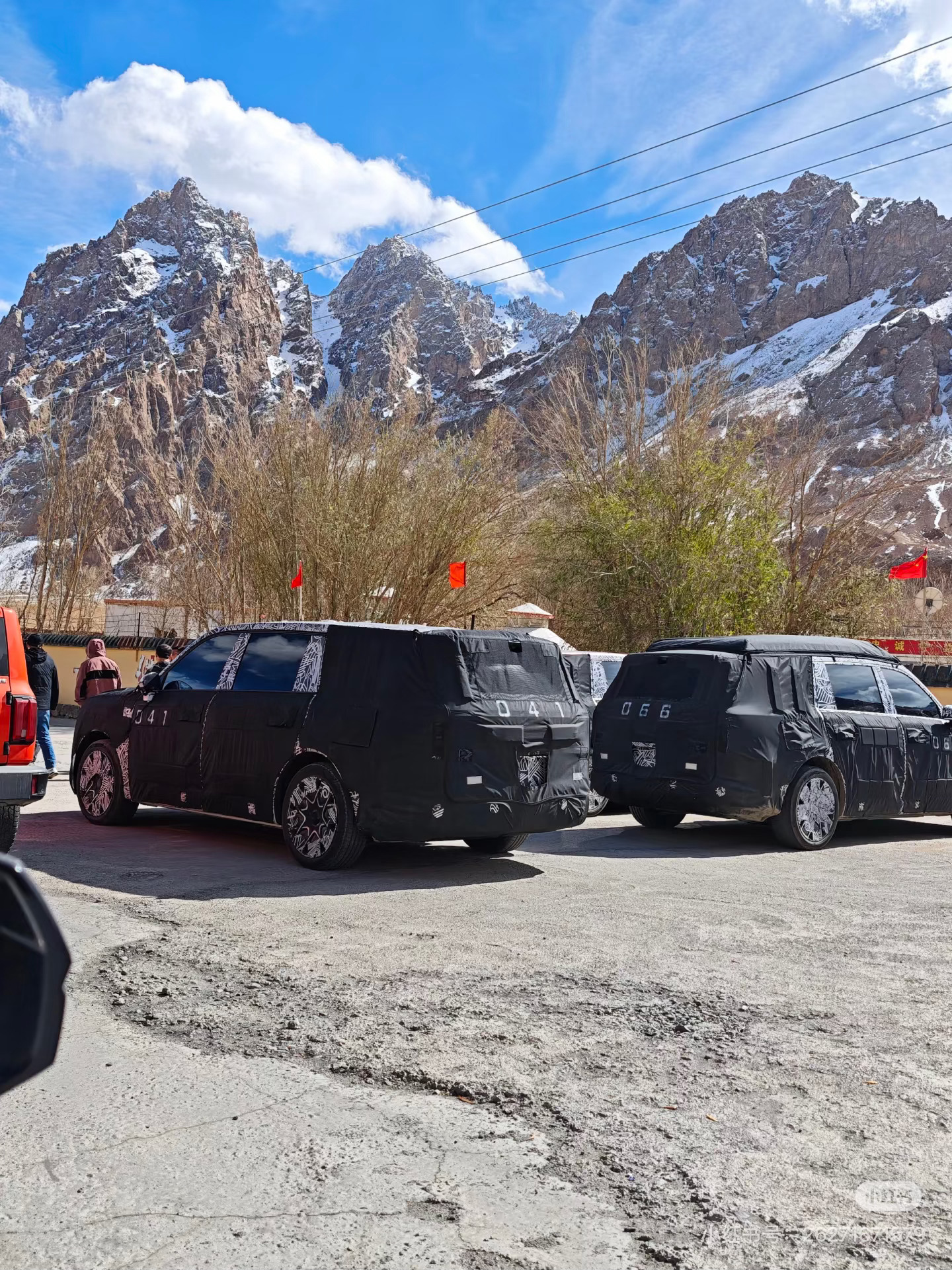 小米三款新车齐曝光小米YU9、小米YU7 GT、还有小米SU7 L伪装车均已曝光