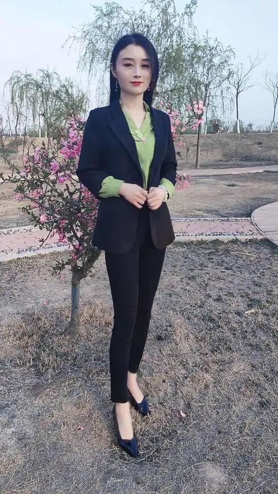 人这一辈子，平安健康就是最大的福气



人这一辈子，平安就是福，健康就是本，家