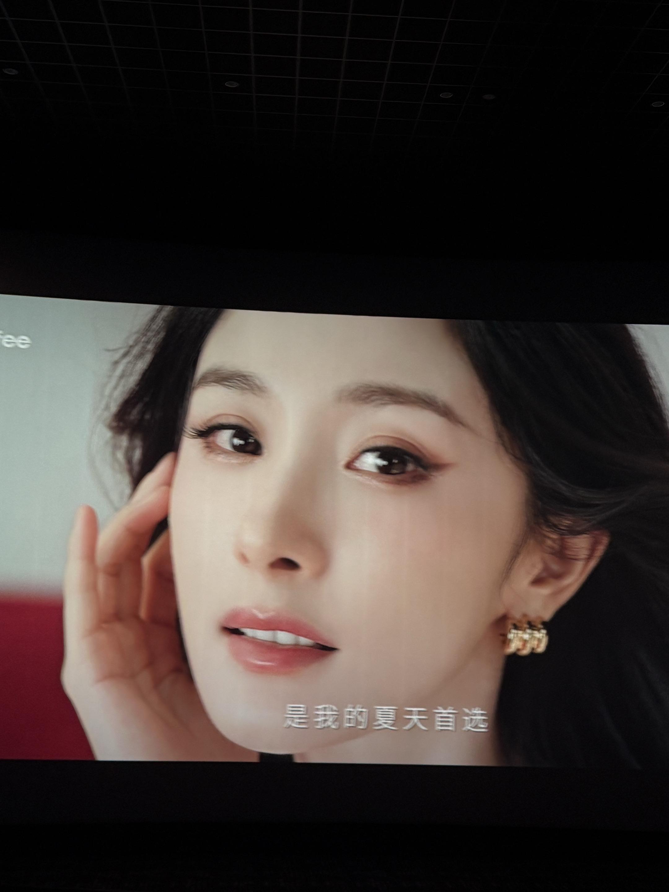 在大荧幕抓拍到的幂幂舒淇！