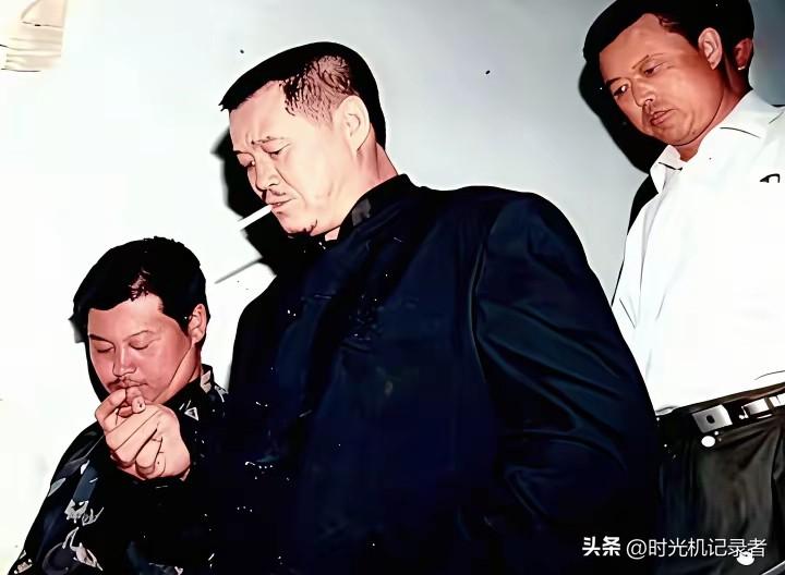 赵本山真是年轻时候太出风头了，那时候真是响当当的人物。