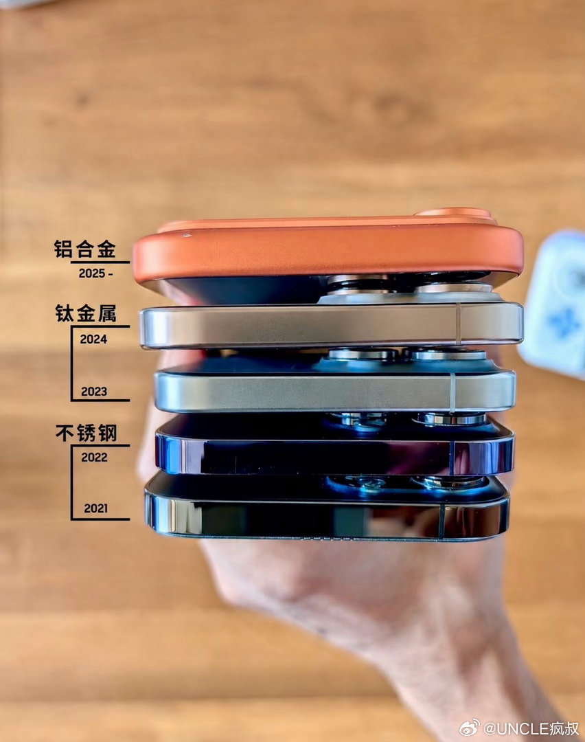 5年过去了，所以这三种材质的iPhone哪个手感最棒？👀 