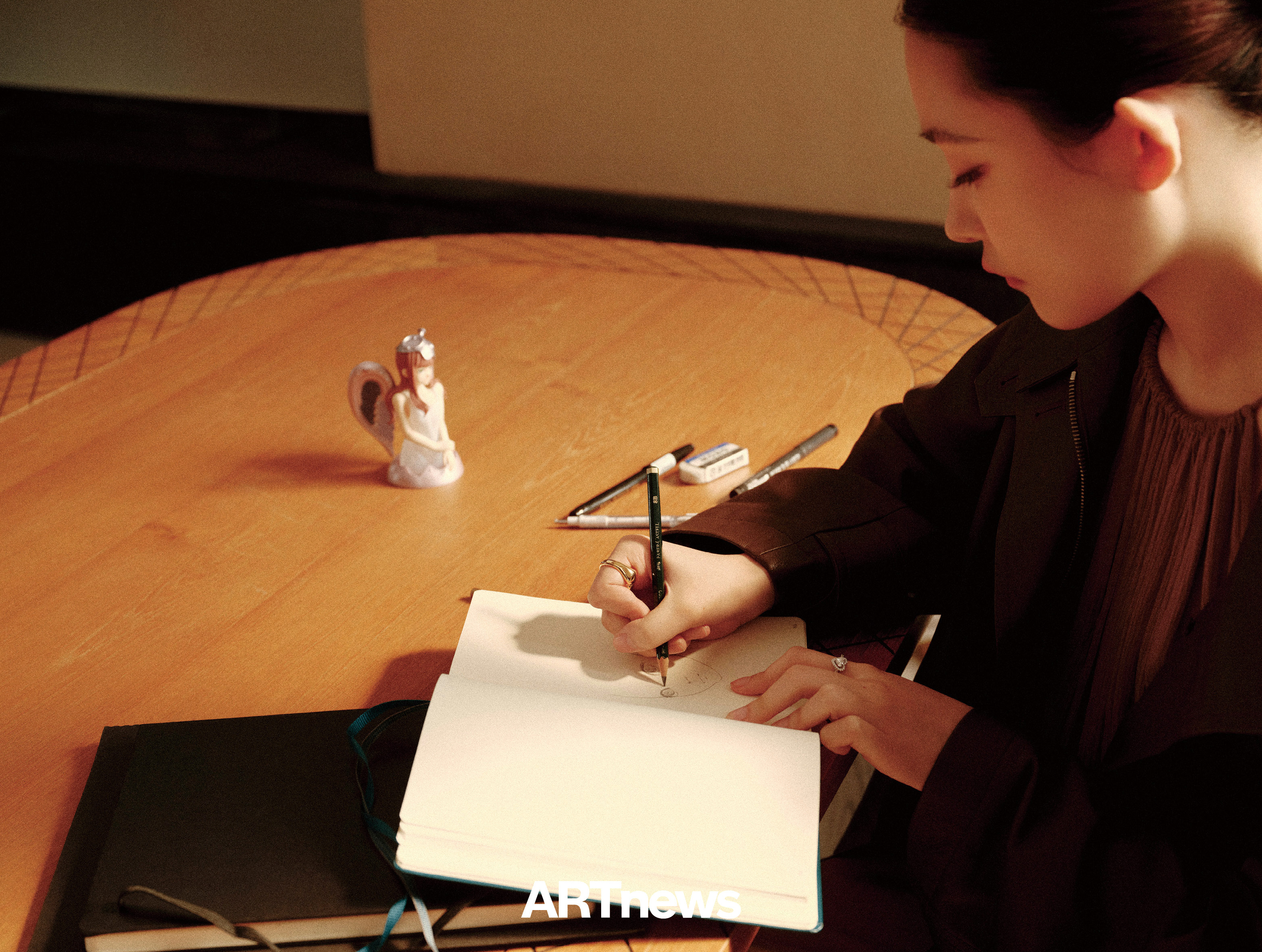 每一帧都是大片质感！陈嫣冉春日双封造型亮眼，时尚表现力满分💫 