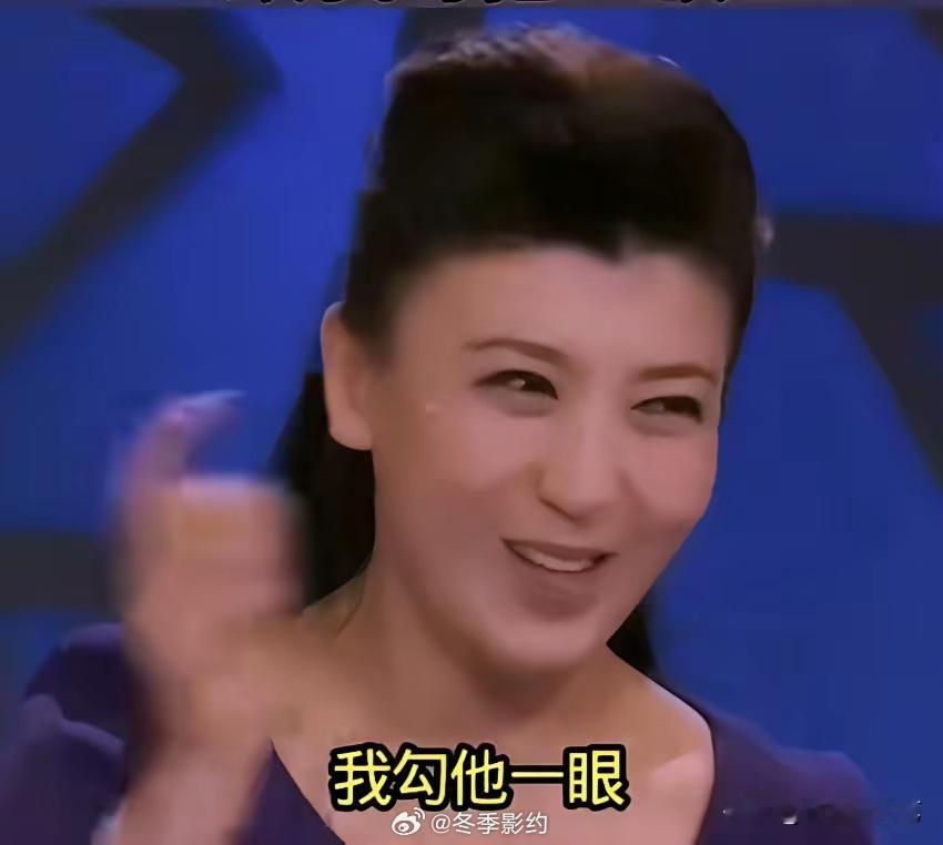 闫学晶曾在视频中说：“他勾我一眼，我勾他一眼，然后他过来捧着我的脸就亲了我一下！