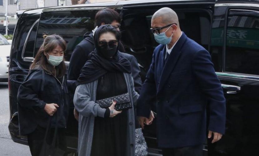 #经纪人回应大S穿搭争议# 据台媒，大S经纪人廖玮琪刚不平发声明回应：“近期徐熙