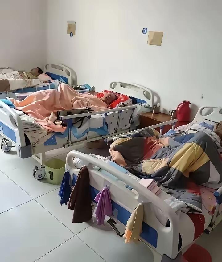 网友:
养老院看到的一幕！真不知该说什么！
大半辈子生儿育女到底是图个啥呀？[w