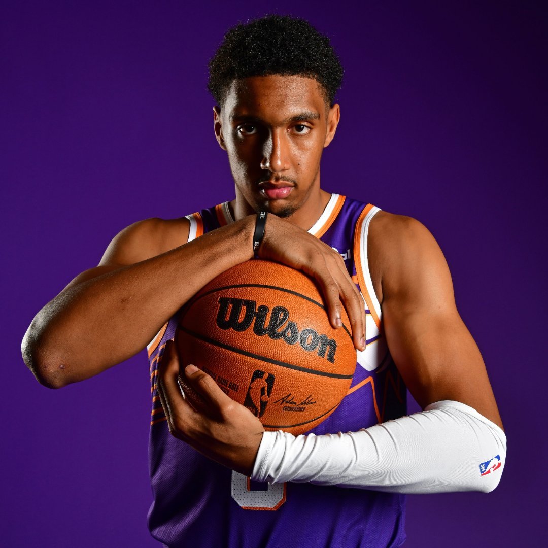 邓恩23岁生日快乐，虽然这赛季进步缓慢，但依然是太阳队最有希望的几个年轻人之一。