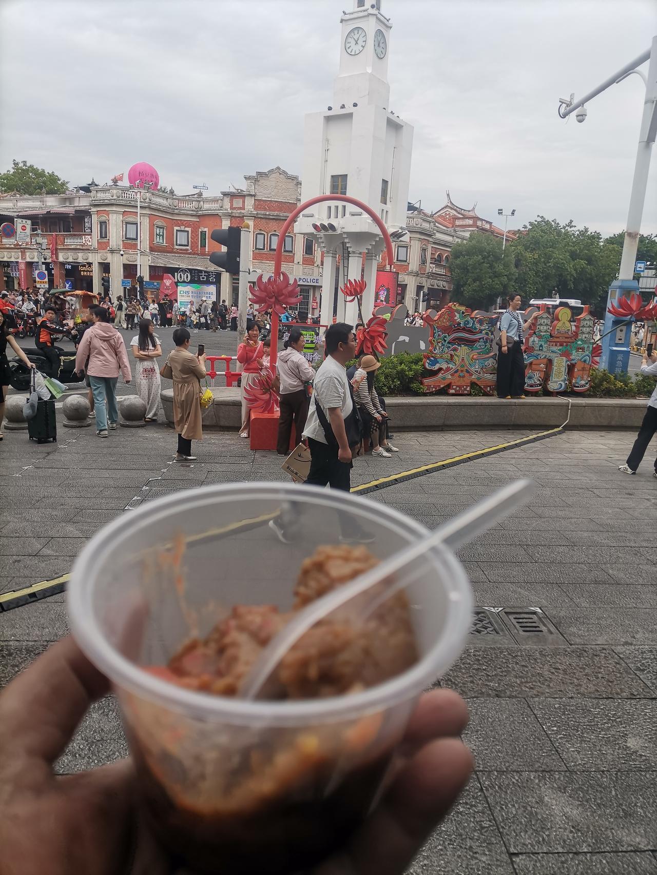 泉州肉粽，真是让人一口就爱上的特色美食！它跟其他地方粽子大不一样，不用等到端午，