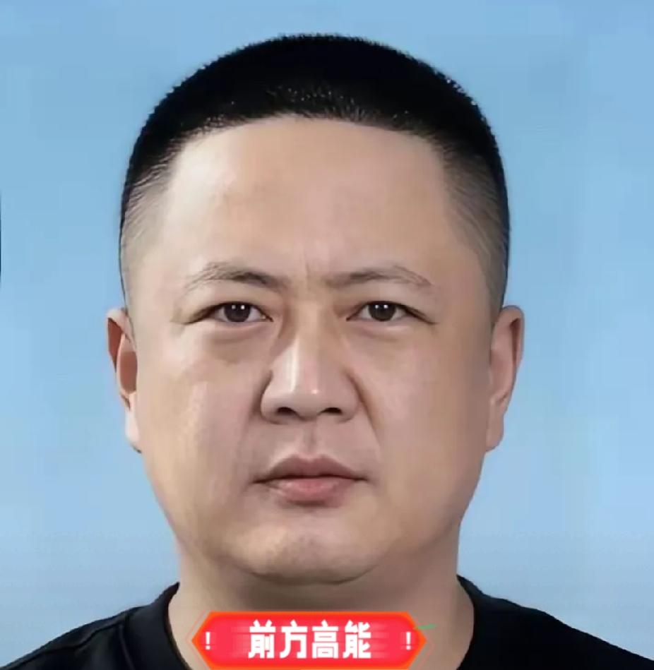 老话说“相由心生”真不是迷信。你看欧某那张脸，五官拧巴成一团，眼神带刺，整个人往