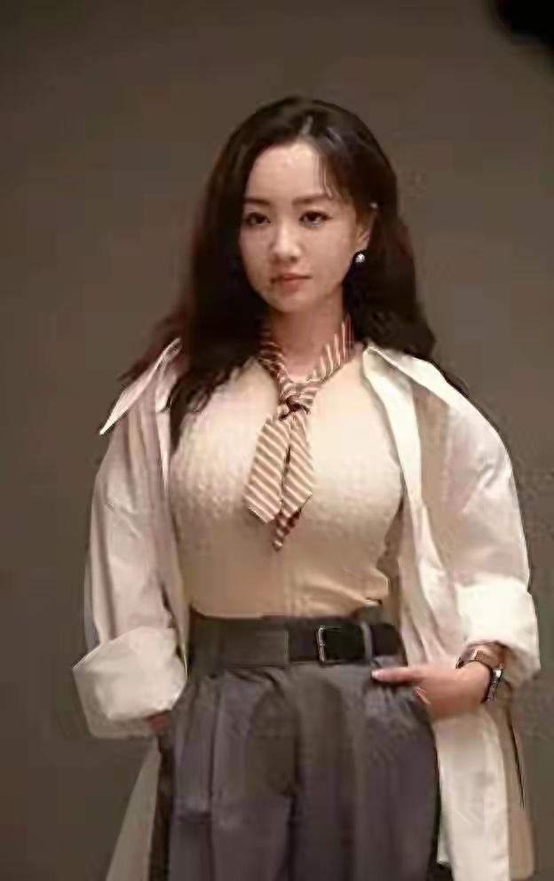 不得不说，杨蓉的身材也太绝了吧，都四十多岁了体型还这么完美 ​​​