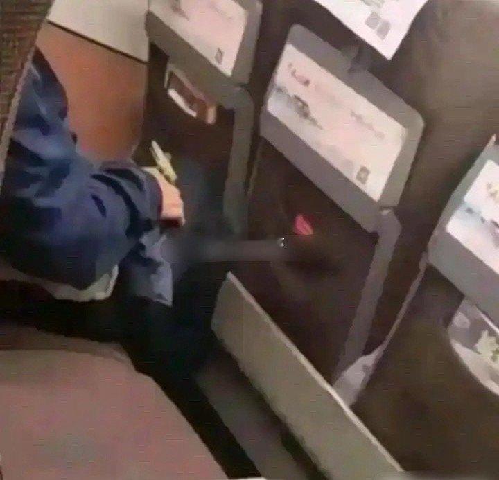 假如我把他手上的蚂蚱打死，会怎么样？ ​​​