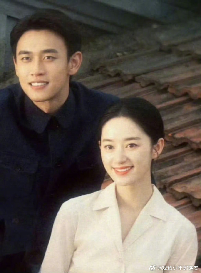 姐姐姐夫原著是双向暗恋《纯真年代的爱情》原著番外，瞿桦在学生时代便暗恋方穆静，“