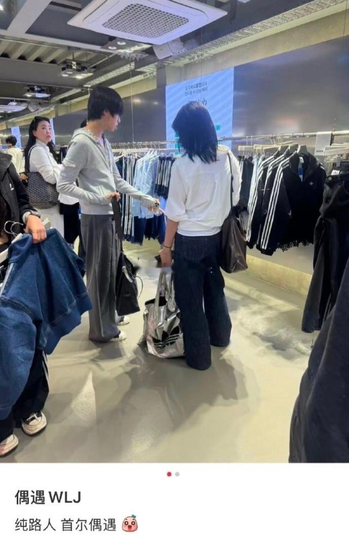 王橹杰陈奕恒去韩国进货了 