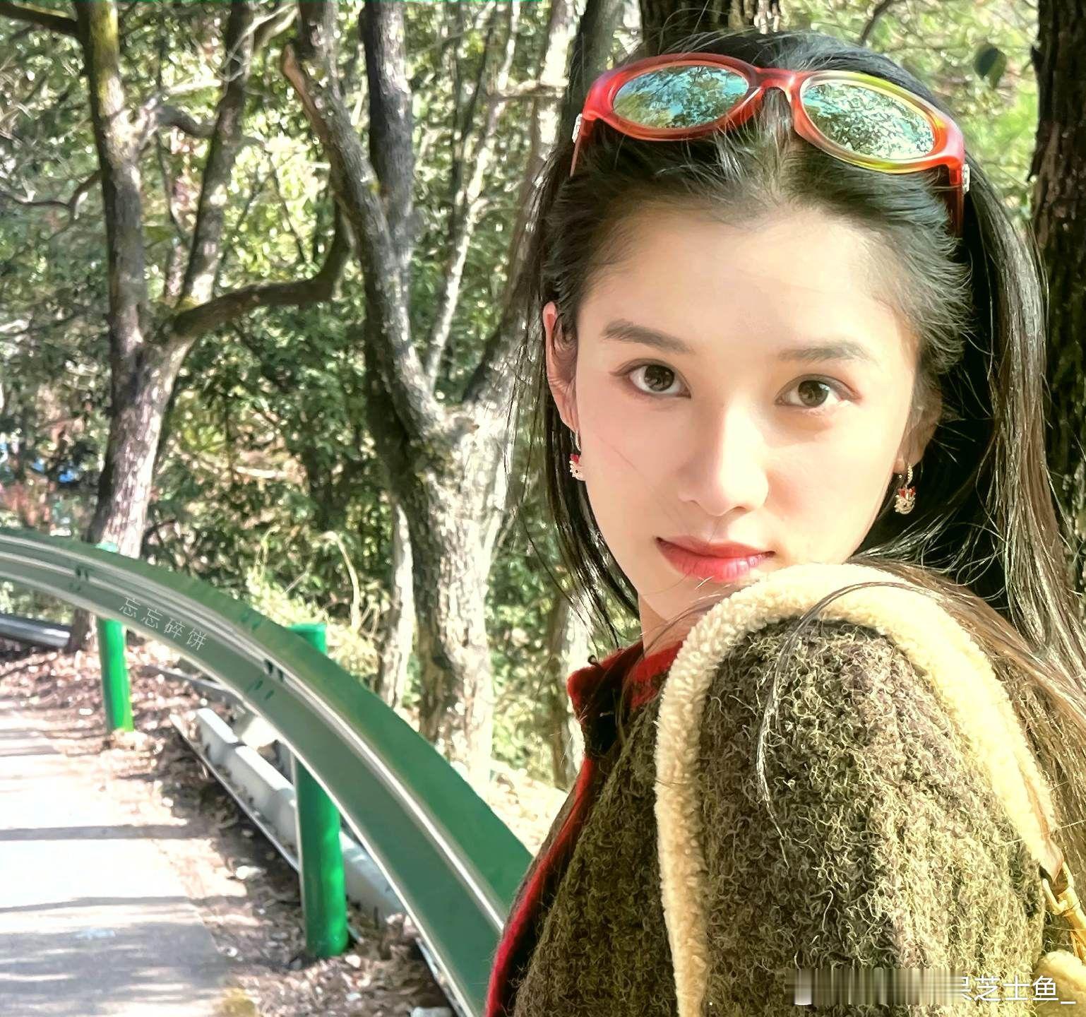 张婧仪写给角色苗靖张婧仪出场太美了 她写的长文全是掏心窝子的话，和苗靖隔着屏幕完