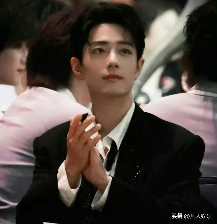 杨受成一句话，把肖战送上了热搜，无意间透露了重要信息。

湾区升明月晚会上，杨受