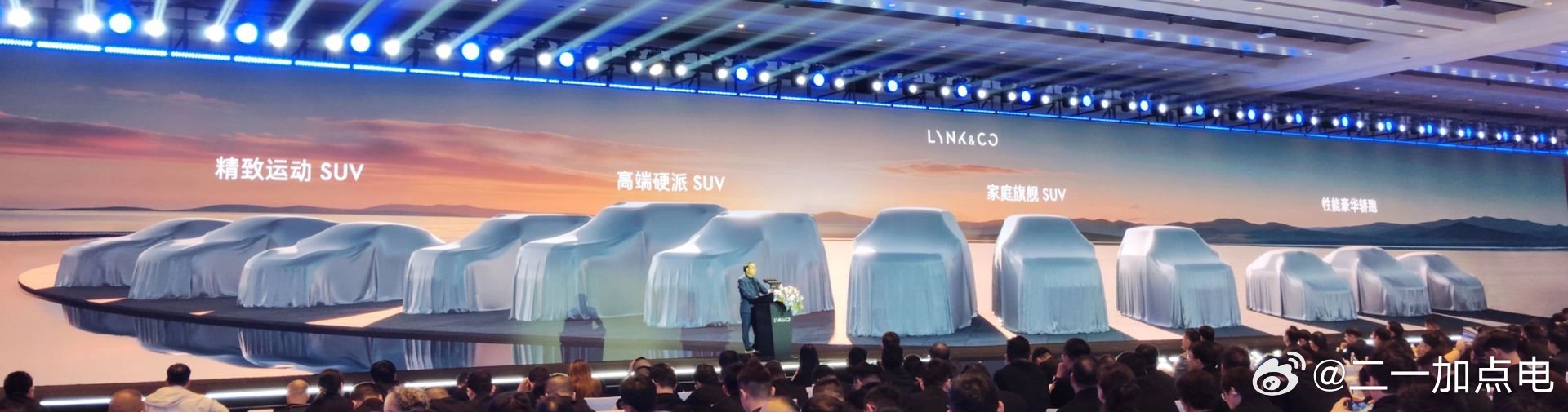 我最爱的大饼time！这个精致运动suv里面怎么看着机盖凹陷这么深新一代设计？硬