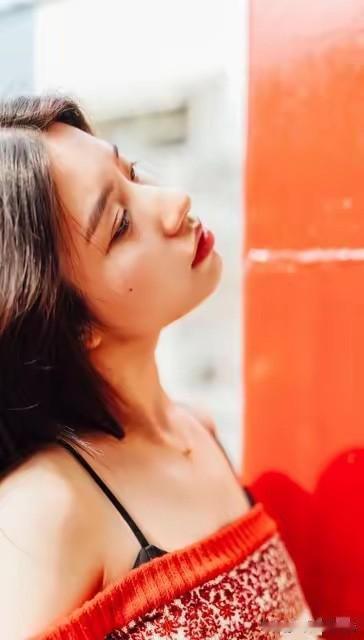 离婚需谨慎
尤其是好多的女人
动不动就说离婚
和自己的原配都过不好
换一个男人又