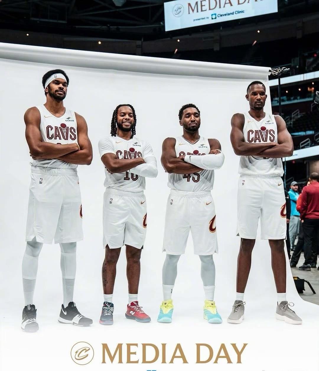 骑士这赛季表现真的一言难尽

全联盟奢侈税第一
别看去年干到东部第一
只要今年打