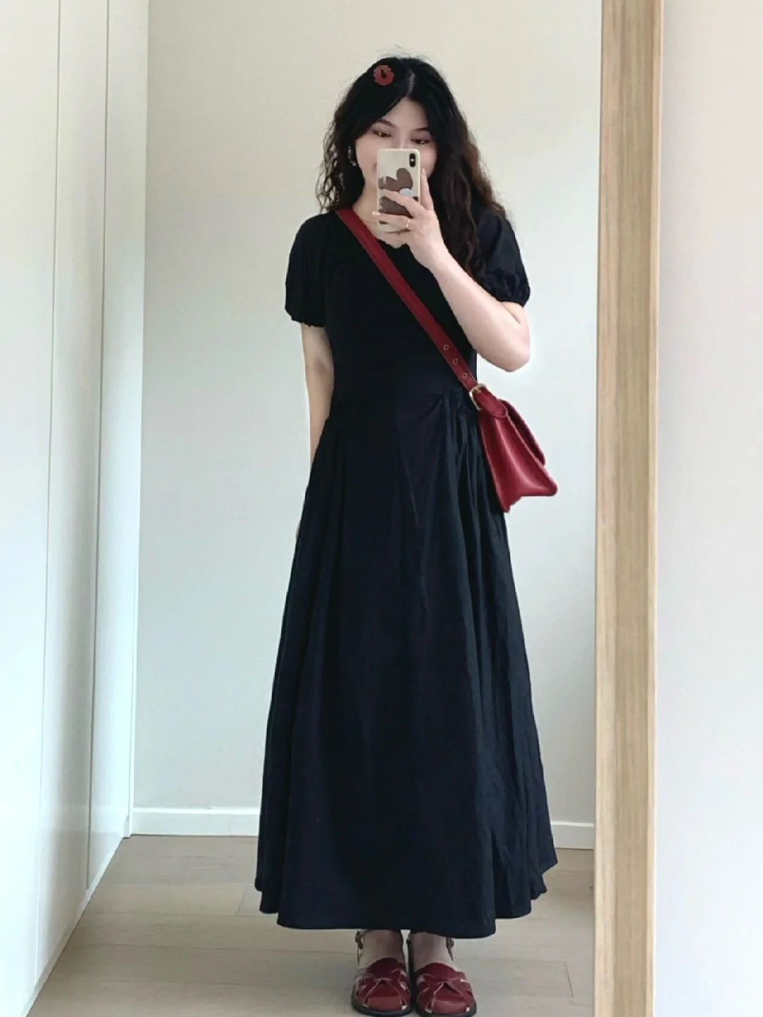 ⚫️🔴长长的小黑裙好喜欢!!!
